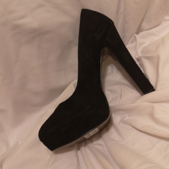 Shoes - Picture 2 of 6